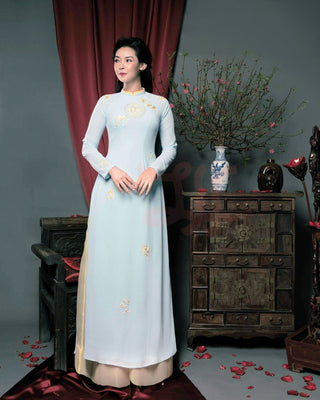 Bộ sưu tập áo dài Xuân Trên Tà Áo, sắc xuân lãng mạn với họa tiết hoa lá thêu tay, La Hằng Design