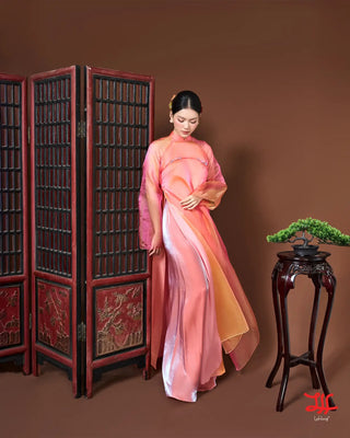 Áo dài dự tiệc Lụa Đào sắc hồng, thiết kế bởi nhà may La Hằng