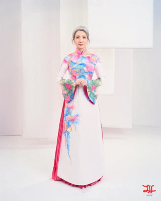 Áo dài sui gia Hoa Kính họa tiết hoa sắc trắng và hồng thủ công tại La Hằng Design Hà Nội