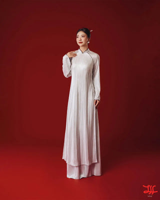 Chi tiết áo dài cách tân Áo dài Ngân Khôi, Quần Ánh Khôi & Quần Ngân Khôi sắc bạc của nhà may La Hằng
