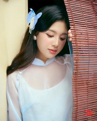 Áo dài dự tiệc Lam Chuyển họa tiết hoa trên nền xanh thủ công tại nhà may áo dài La Hằng