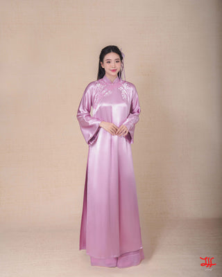 Vẻ đẹp áo dài cô dâu Phấn Sắc sắc tím phối hồng, sản phẩm của nhà may áo dài La Hằng