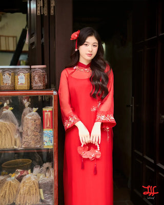 Xuân Ca – áo dài cách tân họa tiết hoa trên nền đỏ, tác phẩm thủ công của nhà may áo dài La Hằng, chất liệu satin