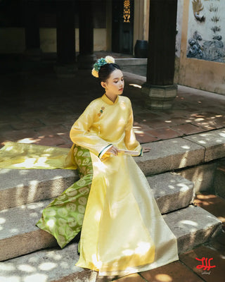 Kim Dương – áo dài dự tiệc họa tiết hoa trên nền vàng, tác phẩm thủ công của La Hằng Design Hà Nội