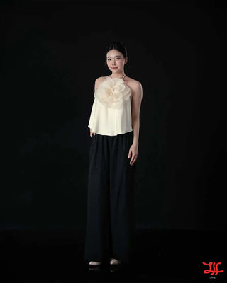 Chi tiết yếm truyền thống Áo yếm Đào Hoa, Quần Vũ Yên sắc be của nhà may La Hằng
