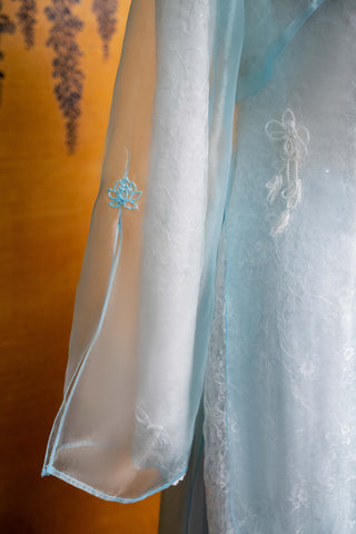 Phiến Châu và Khoác Nhật Lam & Áo taffeta trắng và Khoác Lam Thành - Áo Dài La Hằng Design