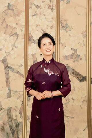 Áo dài sui gia Đăng Tinh họa tiết hoa, thiết kế bởi nhà may áo dài La Hằng