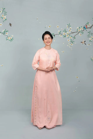 Áo dài sui gia Hạc Phấn, thiết kế bởi La Hằng