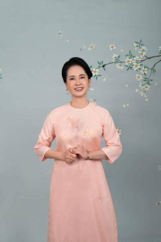 Hạc Phấn – áo dài phụ huynh cô dâu chú rể, tác phẩm thủ công của nhà may La Hằng Design