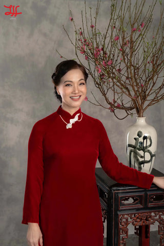 Thiết kế áo dài sui gia Nụ Sen họa tiết hoa trên nền vàng đỏ tại La Hằng Design