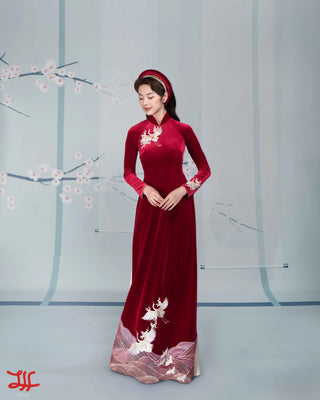 Áo dài cô dâu Sóng Ngân Hà họa tiết hoa trên nền vàng đỏ, thiết kế bởi La Hằng Design, Hà Nội