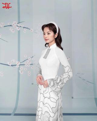 Tà áo dài cưới Mẫu Đơn Đại Đoá họa tiết hoa trên nền trắng, thiết kế La Hằng