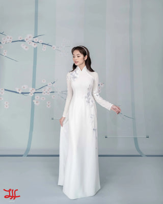 Vẻ đẹp áo dài cô dâu Đại Tây Hồ họa tiết hoa, sản phẩm của nhà may áo dài La Hằng