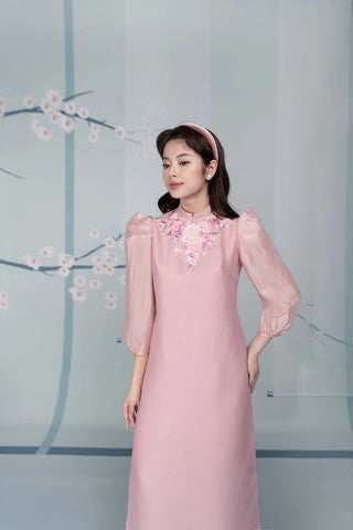 Áo dài sự kiện Cúc Hồng sắc hồng, thiết kế riêng bởi nhà may La Hằng