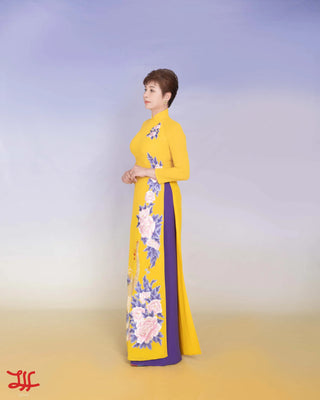 Áo dài phụ huynh cô dâu chú rể Công Trống Đồng họa tiết hoa, thiết kế bởi La Hằng Design, Hà Nội