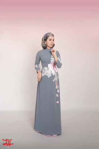 Vẻ đẹp áo dài phụ huynh cô dâu chú rể Bụt Trầm họa tiết hoa, sản phẩm của La Hằng Design