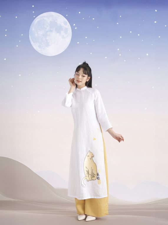 Áo Dài Mèo Trông Trăng