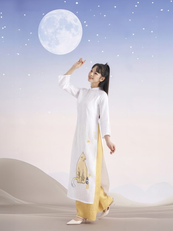 Áo Dài Mèo Trông Trăng